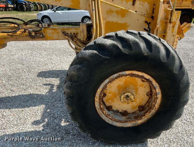 image for item II9182 1968 Champion 720 rigid frame motor grader