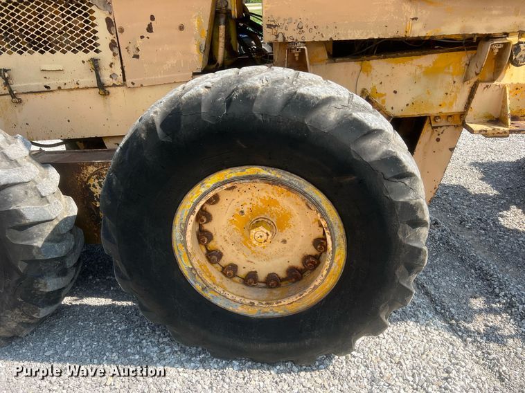 image for item II9182 1968 Champion 720 rigid frame motor grader