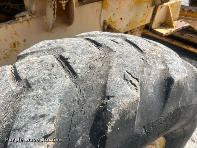 image for item II9182 1968 Champion 720 rigid frame motor grader