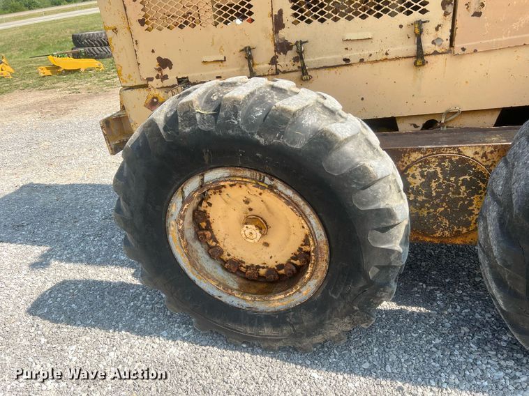 image for item II9182 1968 Champion 720 rigid frame motor grader