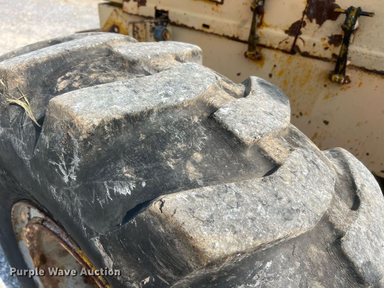 image for item II9182 1968 Champion 720 rigid frame motor grader