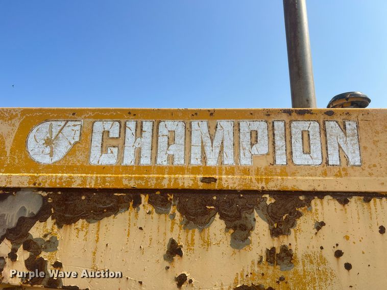 image for item II9182 1968 Champion 720 rigid frame motor grader