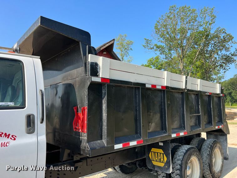 image for item II9200 2006 Chevrolet C8500  dump truck