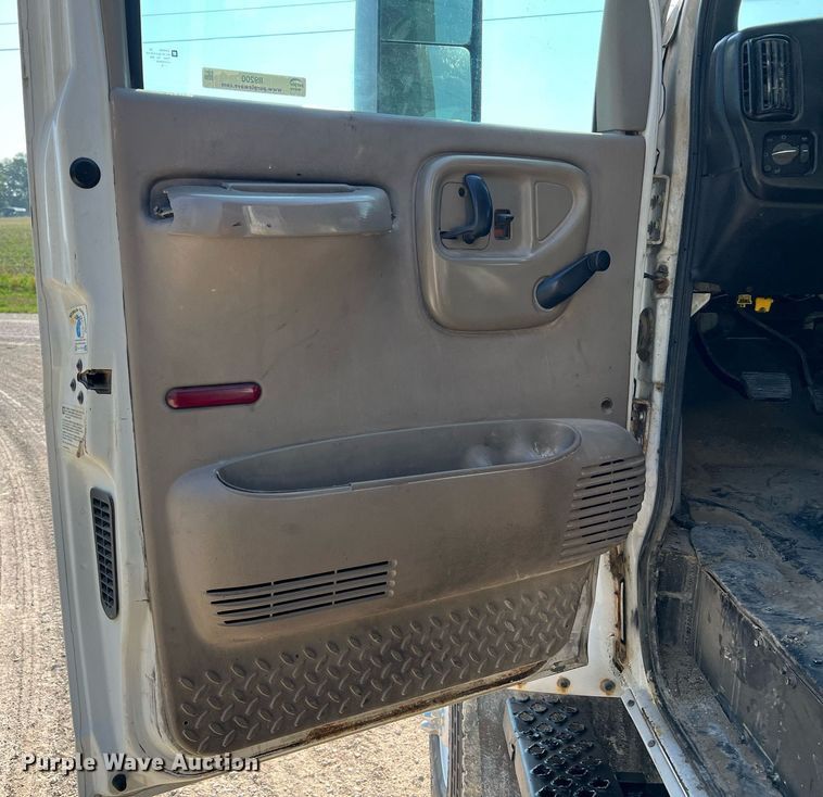 image for item II9200 2006 Chevrolet C8500  dump truck