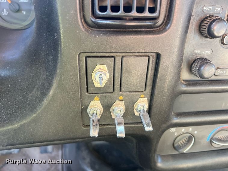 image for item II9200 2006 Chevrolet C8500  dump truck