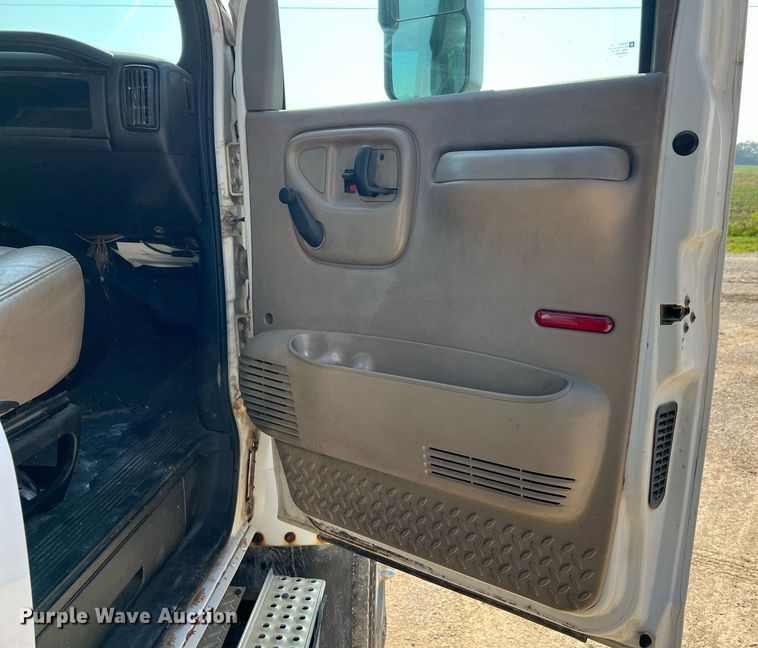 image for item II9200 2006 Chevrolet C8500  dump truck