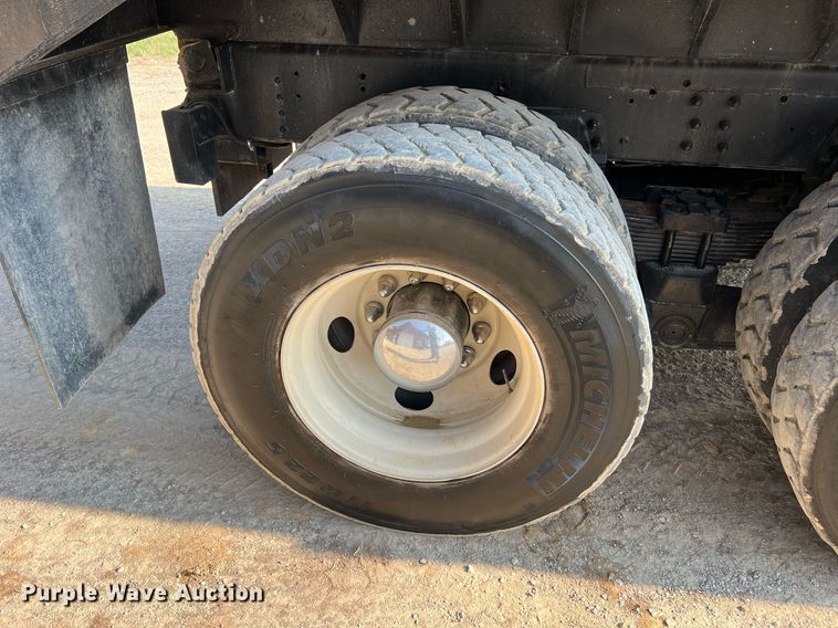 image for item II9200 2006 Chevrolet C8500  dump truck