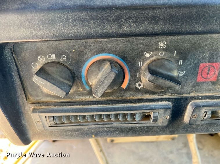 image for item II9201 2000 Caterpillar D6M XL  dozer