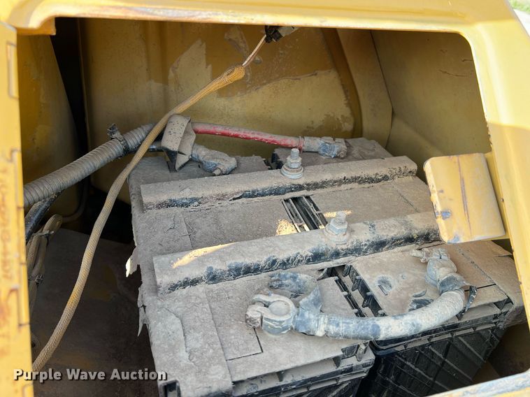 image for item II9201 2000 Caterpillar D6M XL  dozer