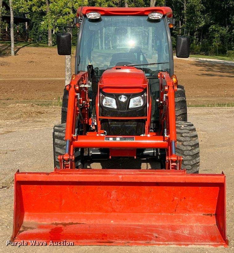image for item II9202 Kubota MX6000  MFWD tractor