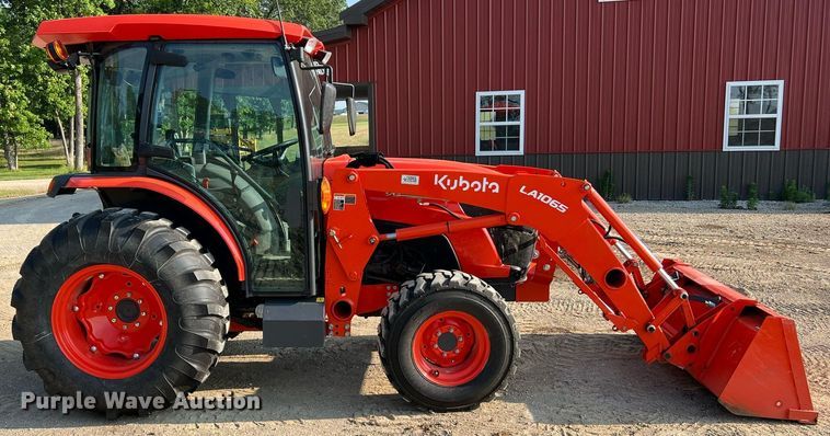 image for item II9202 Kubota MX6000  MFWD tractor