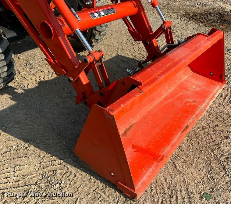 image for item II9202 Kubota MX6000  MFWD tractor