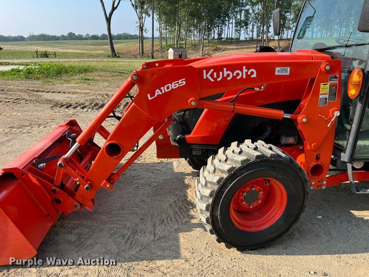 image for item II9202 Kubota MX6000  MFWD tractor