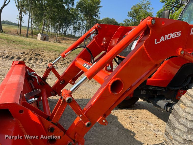 image for item II9202 Kubota MX6000  MFWD tractor