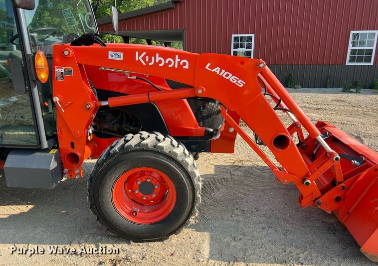 image for item II9202 Kubota MX6000  MFWD tractor