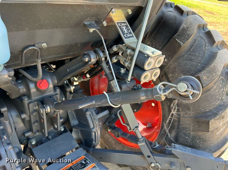 image for item II9202 Kubota MX6000  MFWD tractor