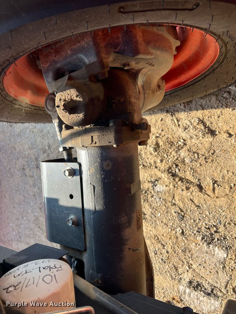 image for item II9202 Kubota MX6000  MFWD tractor