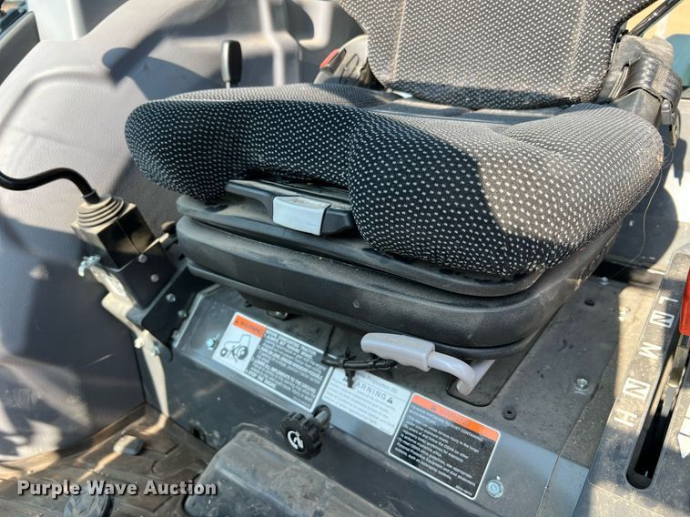 image for item II9202 Kubota MX6000  MFWD tractor