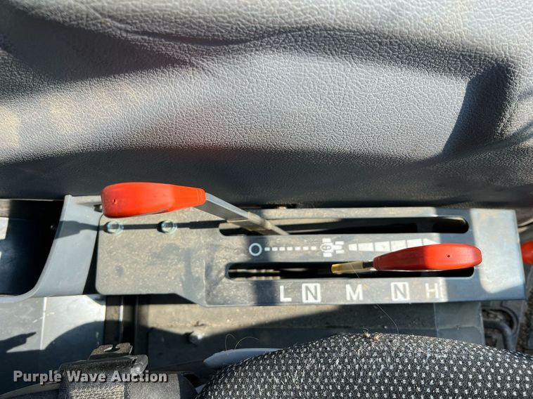 image for item II9202 Kubota MX6000  MFWD tractor