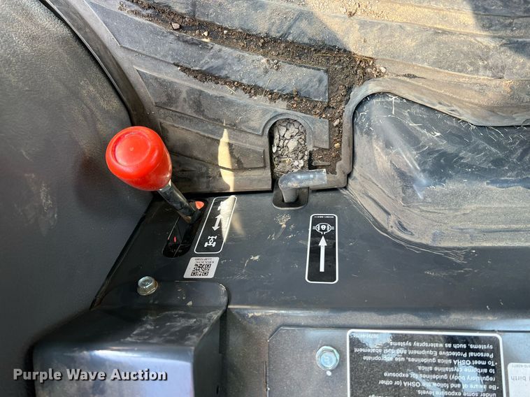 image for item II9202 Kubota MX6000  MFWD tractor