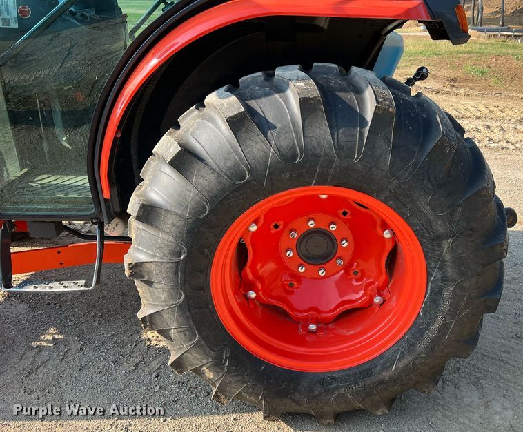image for item II9202 Kubota MX6000  MFWD tractor
