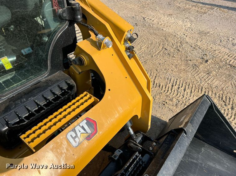 image for item II9203 2023 Caterpillar 289D3  tracked skid steer loader