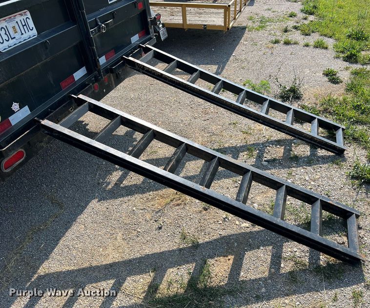 image for item II9204 2016 Big Tex 14LX-14BK7SIRPD  dump trailer