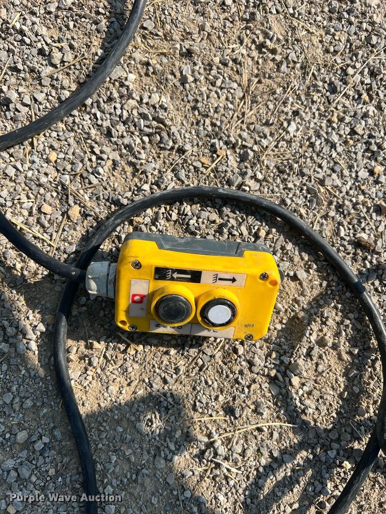 image for item II9204 2016 Big Tex 14LX-14BK7SIRPD  dump trailer