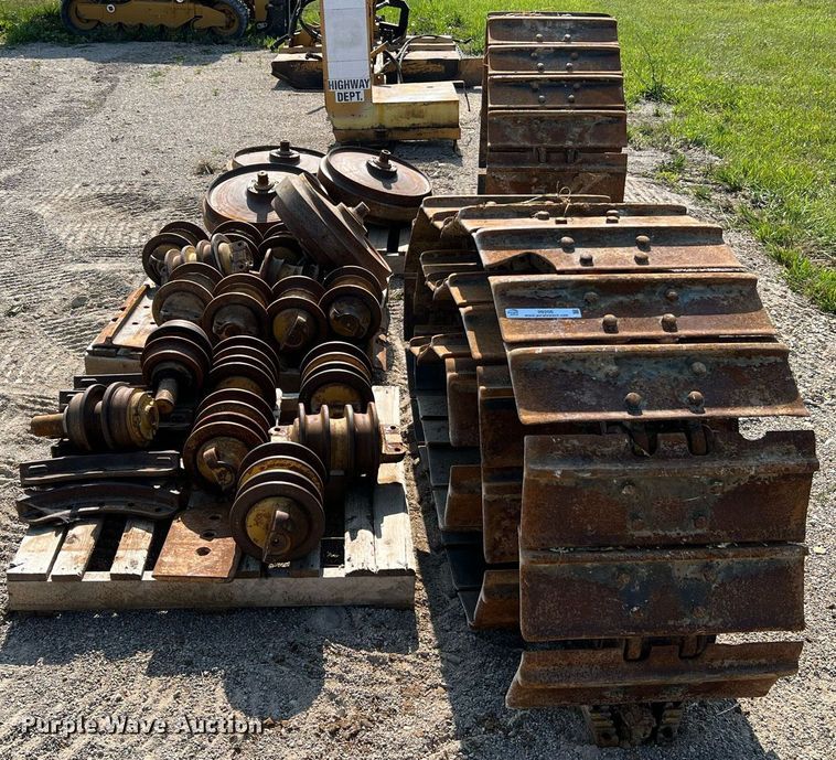image for item II9206 Caterpillar  undercarriage parts