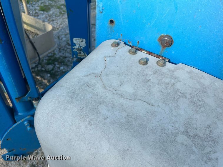 image for item II9210 2000 Genie TMZ-34/19  boom lift