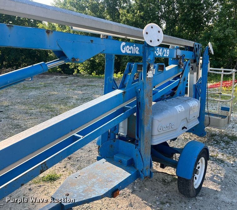 image for item II9210 2000 Genie TMZ-34/19  boom lift