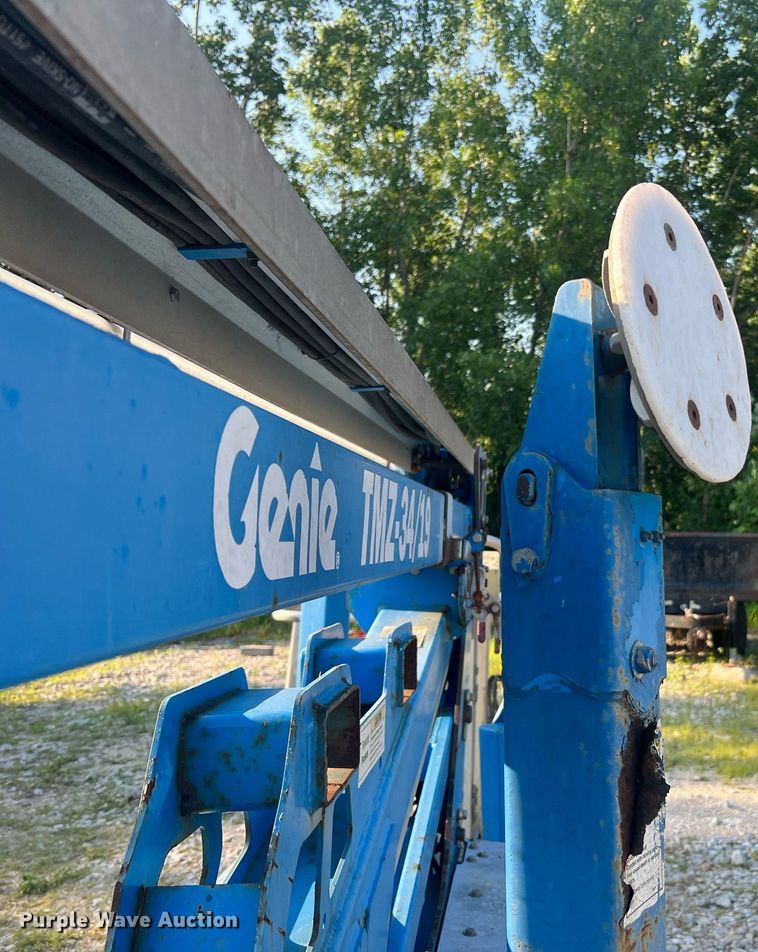 image for item II9210 2000 Genie TMZ-34/19  boom lift
