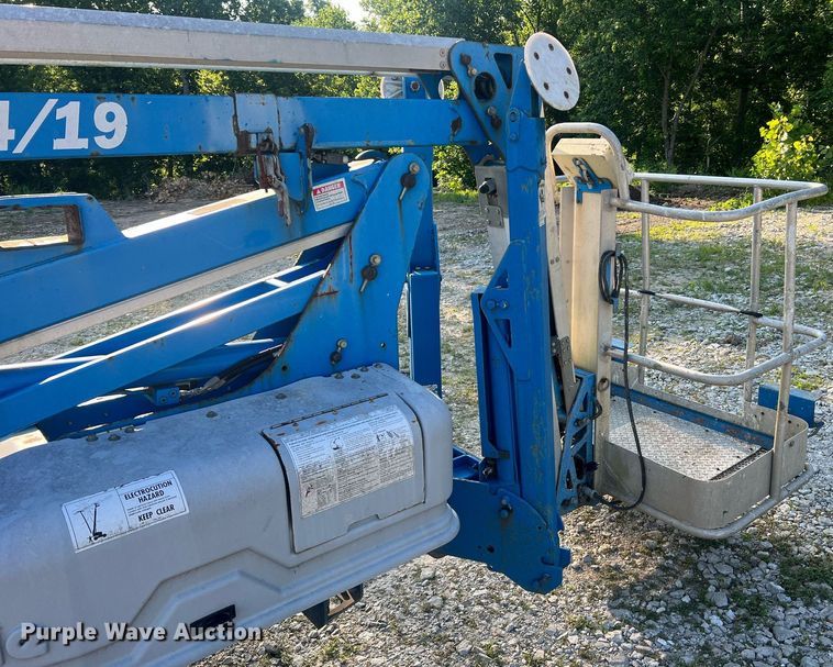 image for item II9210 2000 Genie TMZ-34/19  boom lift
