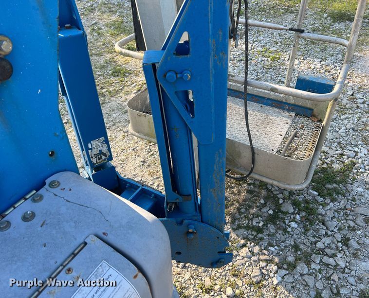 image for item II9210 2000 Genie TMZ-34/19  boom lift