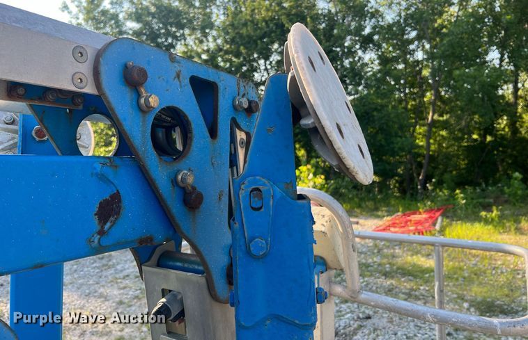 image for item II9210 2000 Genie TMZ-34/19  boom lift