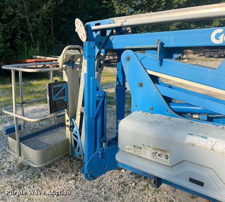 image for item II9210 2000 Genie TMZ-34/19  boom lift