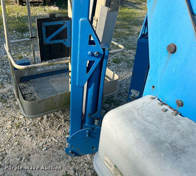 image for item II9210 2000 Genie TMZ-34/19  boom lift