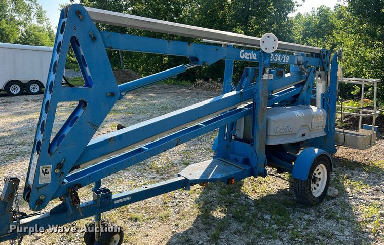 image for item II9210 2000 Genie TMZ-34/19  boom lift