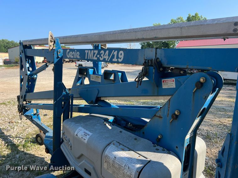 image for item II9210 2000 Genie TMZ-34/19  boom lift