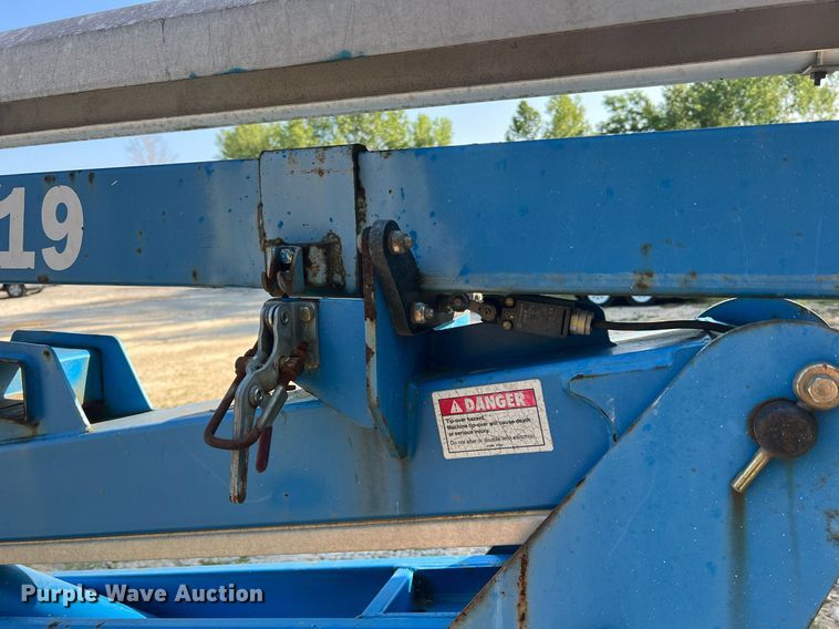 image for item II9210 2000 Genie TMZ-34/19  boom lift