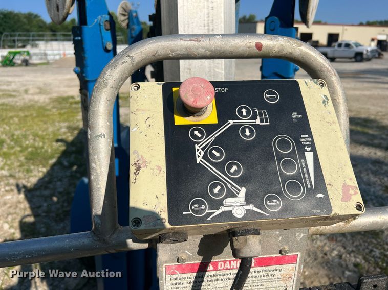 image for item II9210 2000 Genie TMZ-34/19  boom lift