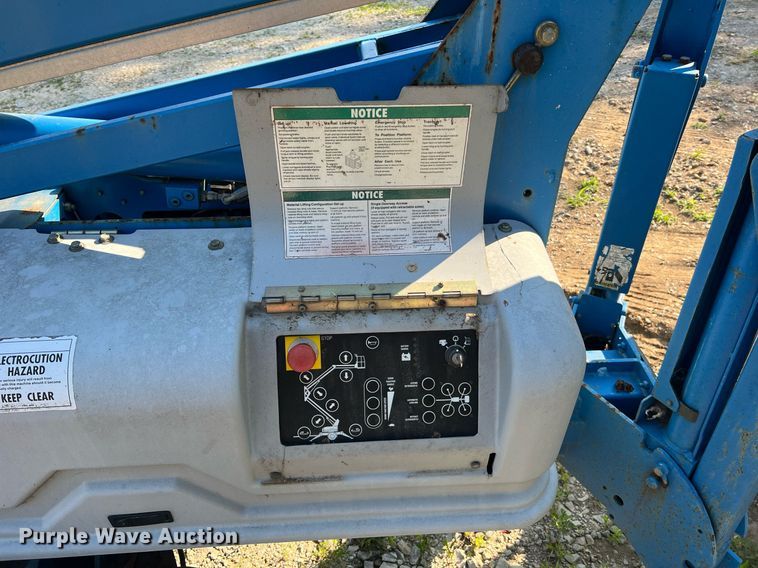 image for item II9210 2000 Genie TMZ-34/19  boom lift