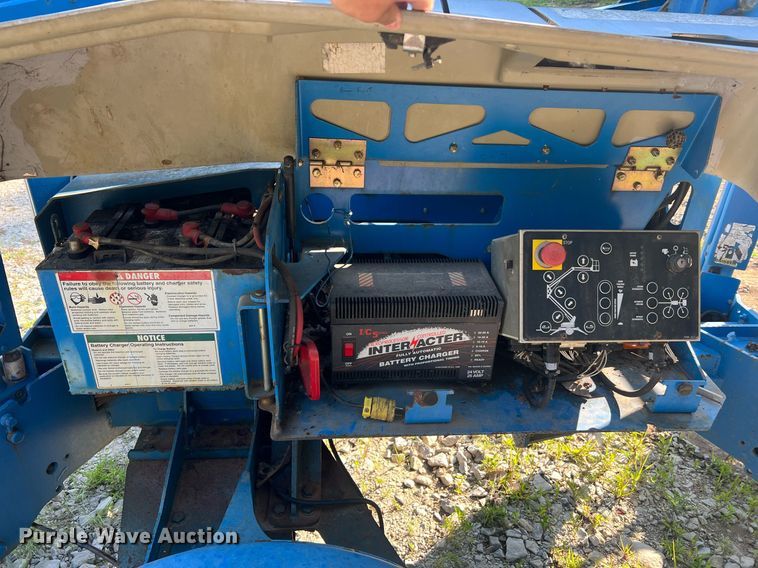 image for item II9210 2000 Genie TMZ-34/19  boom lift