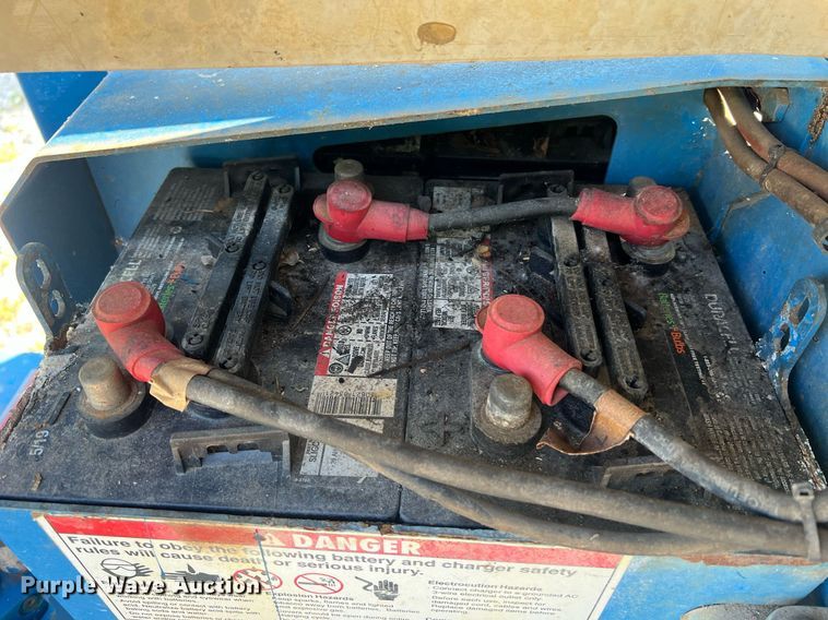 image for item II9210 2000 Genie TMZ-34/19  boom lift