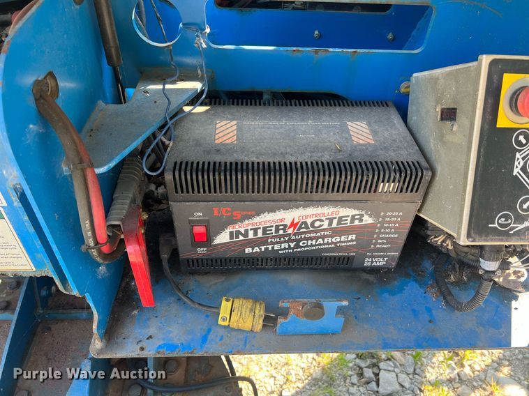 image for item II9210 2000 Genie TMZ-34/19  boom lift