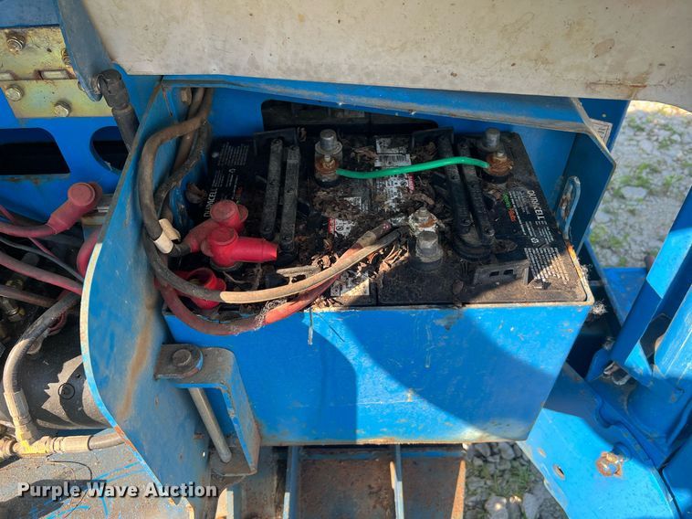 image for item II9210 2000 Genie TMZ-34/19  boom lift