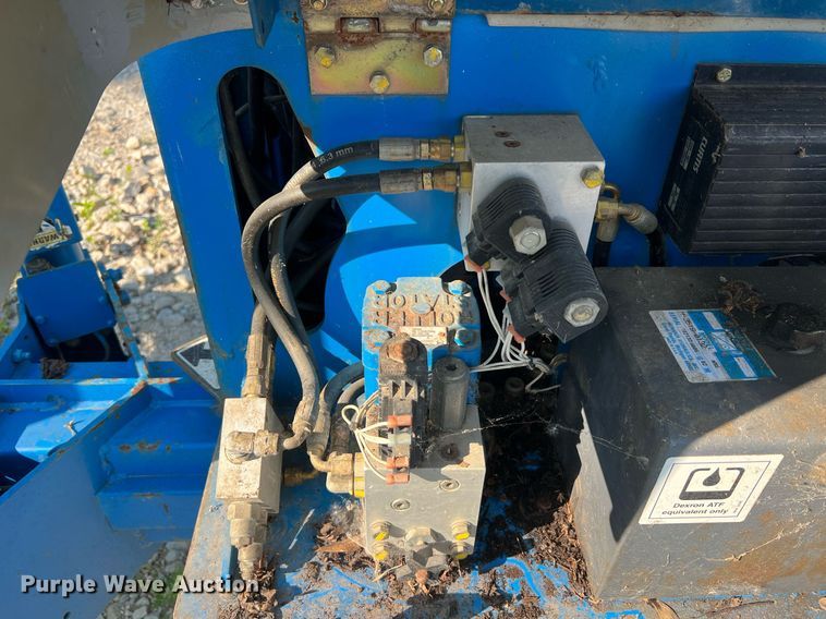 image for item II9210 2000 Genie TMZ-34/19  boom lift