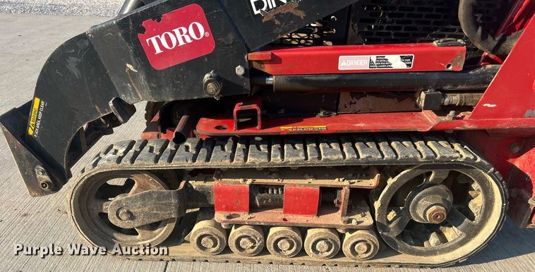 image for item II9211 2007 Toro Dingo TX420  compact utility loader