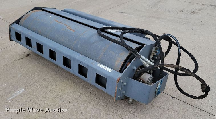 image for item JO9196 Wolverine  60"W skid steer vibratory roller