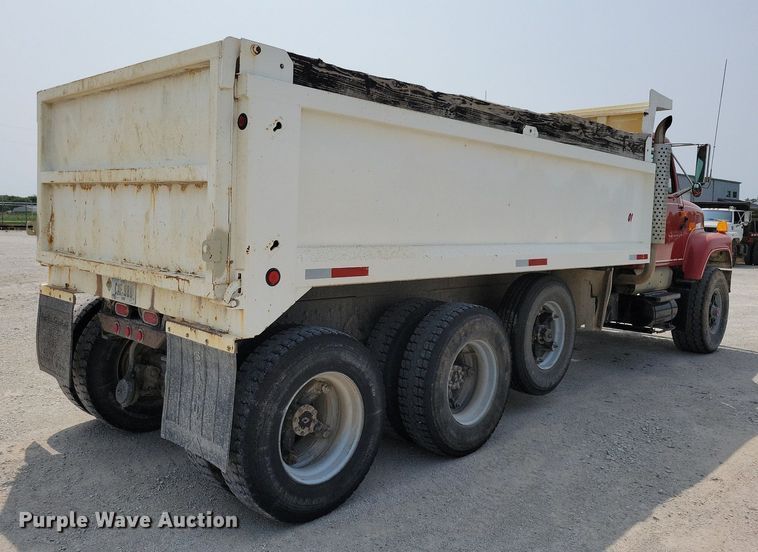 image for item JO9211 1991 International F2554  dump truck